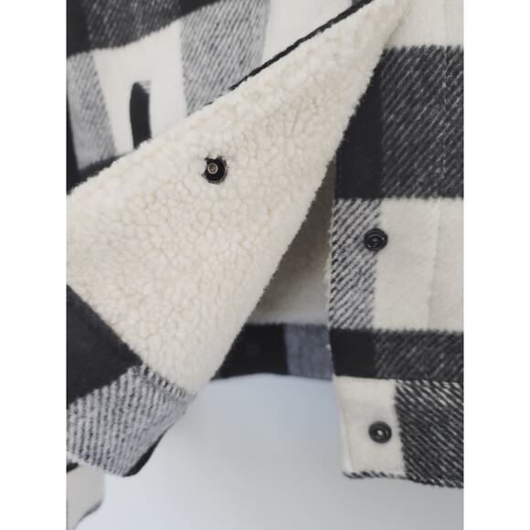 NWT Levi's Black and White Plaid Sherpa Trucker Jacket - Small - Picture 11 of 12